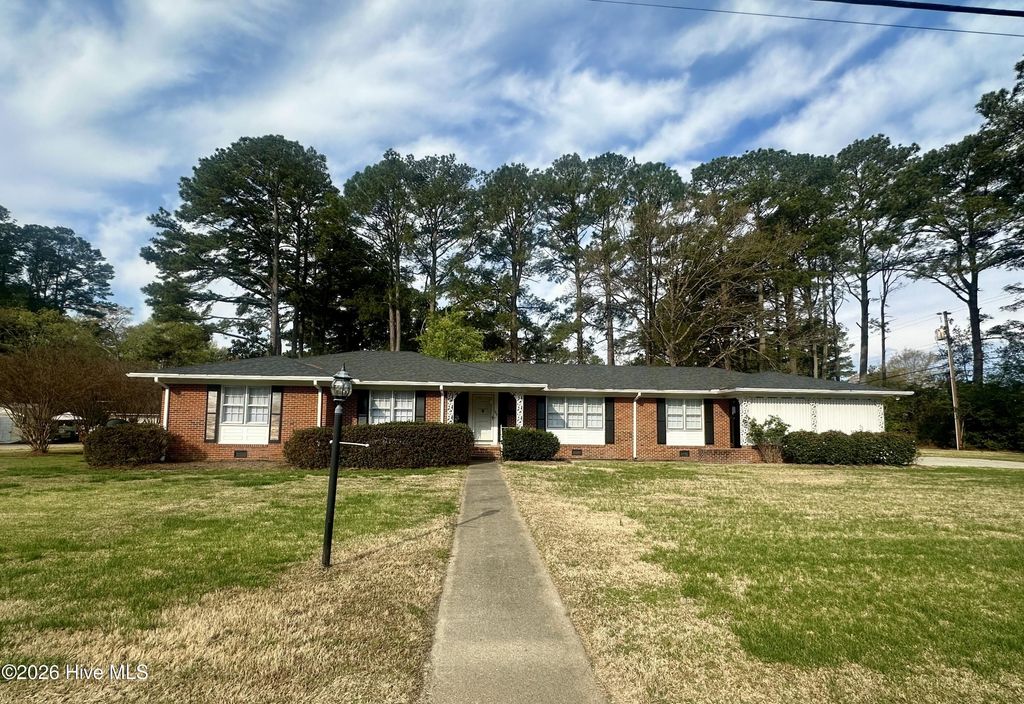 Photo of 104 Springlake Drive, Murfreesboro, NC 27855 (MLS # 100562032)