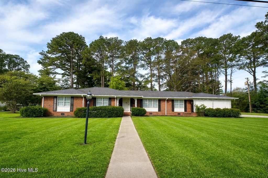 Photo of 104 Springlake Drive, Murfreesboro, NC 27855 (MLS # 100562032)