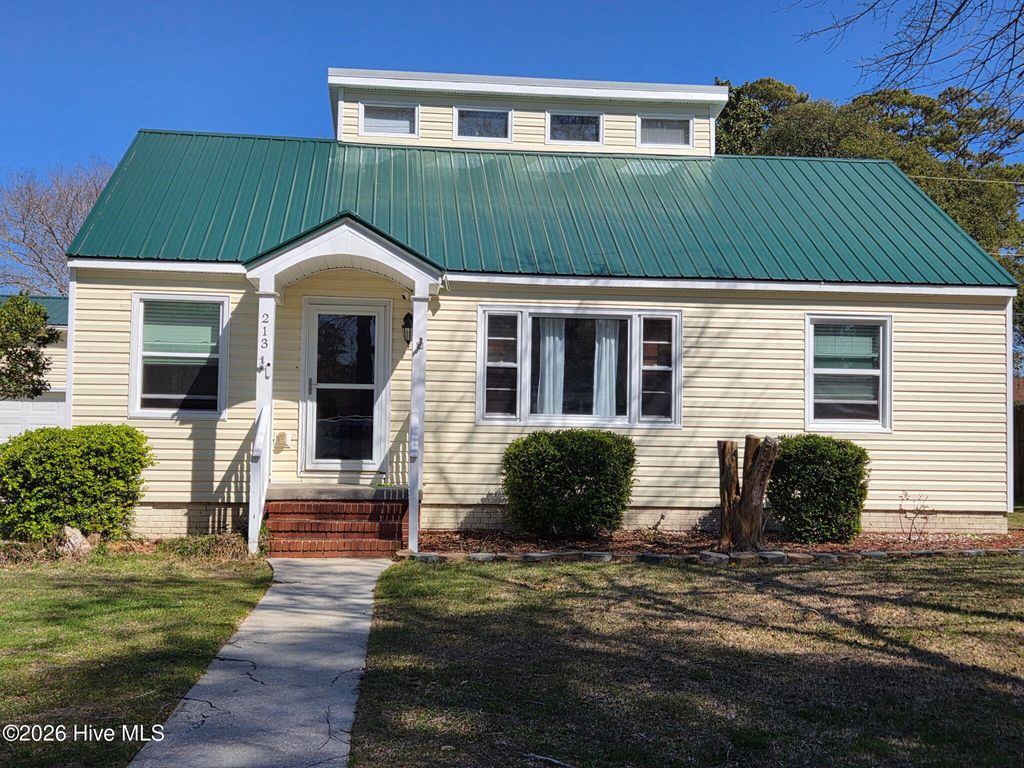 Photo of 213 Virginia Avenue, Morehead City, NC 28557 (MLS # 100563571)
