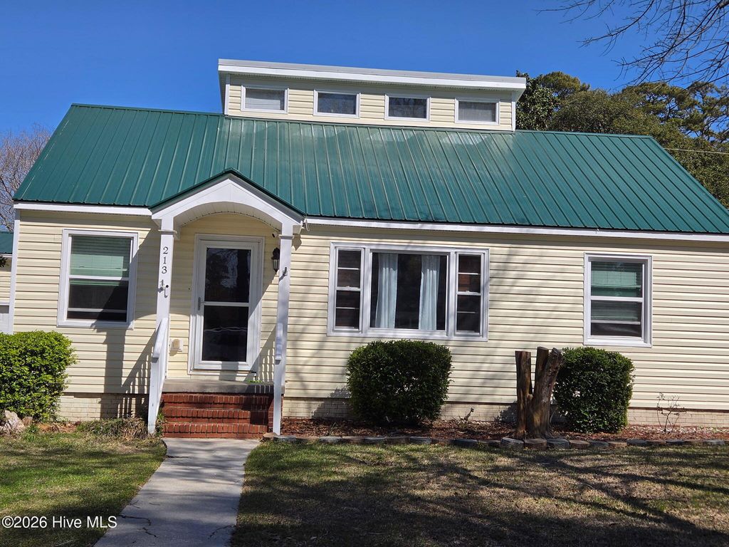 Photo of 213 Virginia Avenue, Morehead City, NC 28557 (MLS # 100563571)