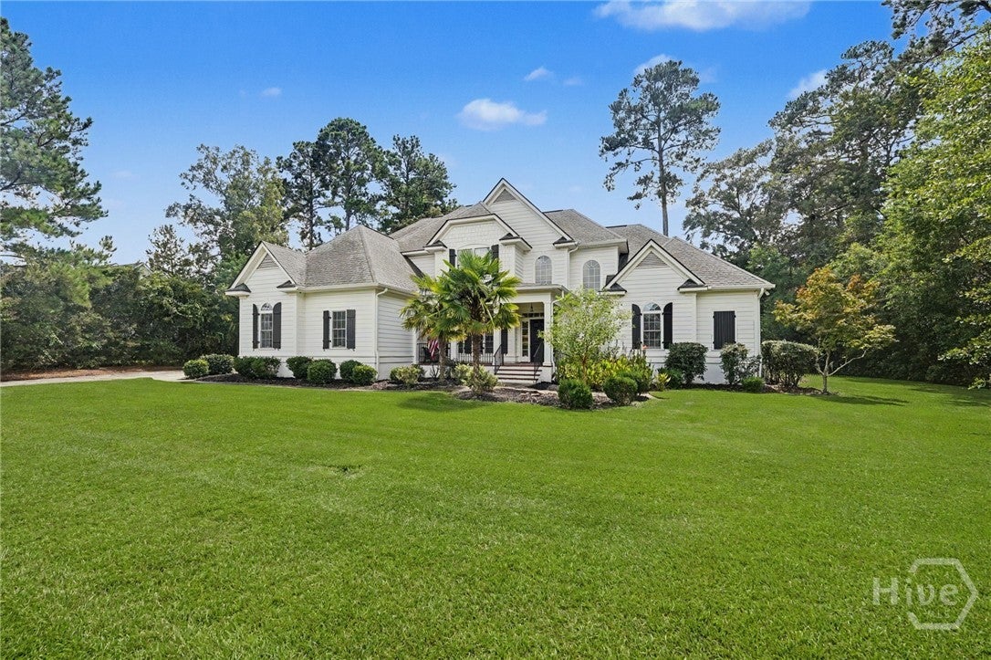 24 Oakcrest Drive E