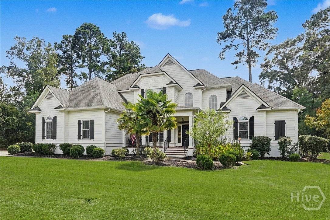 24 Oakcrest Drive E
