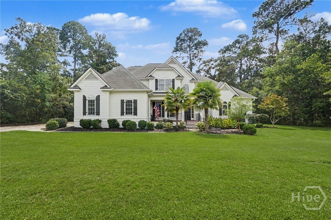 24 Oakcrest Drive E