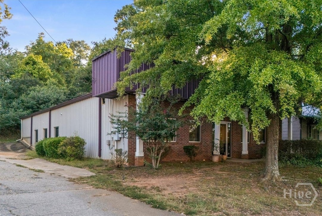 348 Oak Street