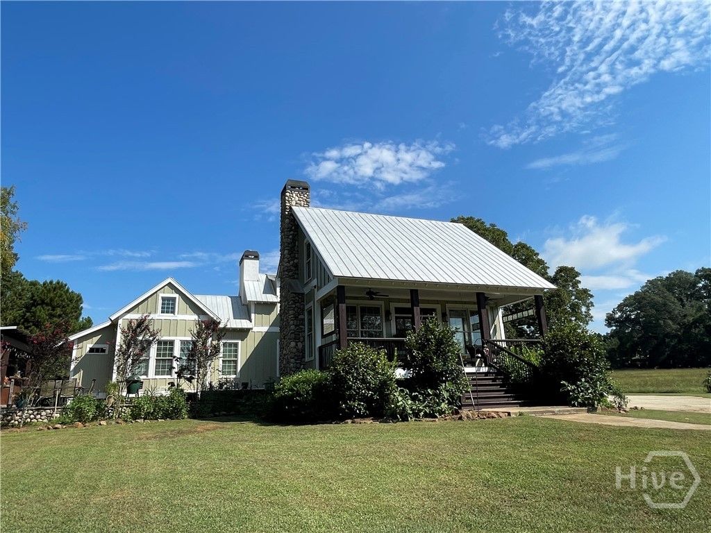 Photo of 156 Lake Oglethorpe Drive, Arnoldsville, GA 30619 (MLS # CL350276)