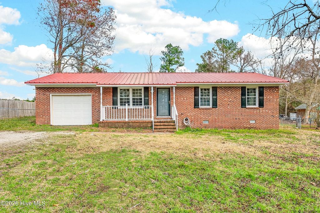 Photo of 1426 Onslow Pines Road, Jacksonville, NC 28540 (MLS # 100559585)