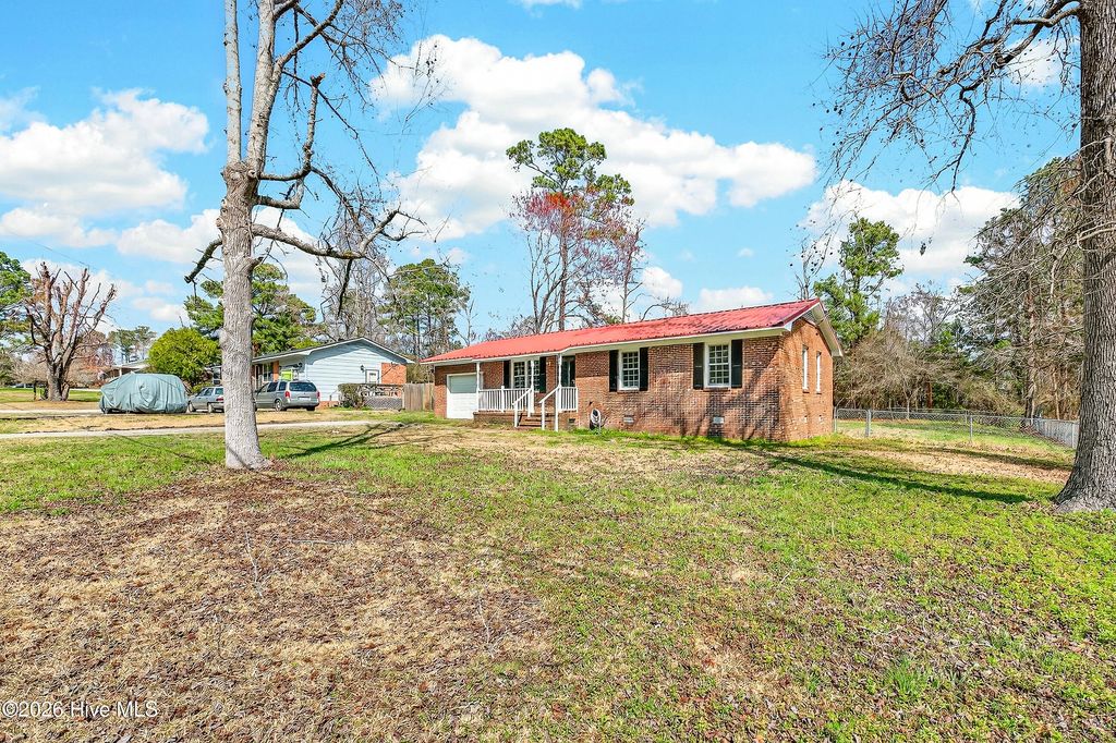 Photo of 1426 Onslow Pines Road, Jacksonville, NC 28540 (MLS # 100559585)