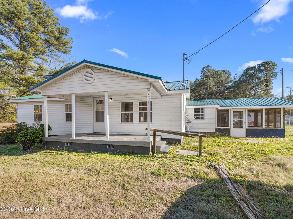 Photo of 3537 S Nc 11 Highway, Wallace, NC 28466 (MLS # 100545440)