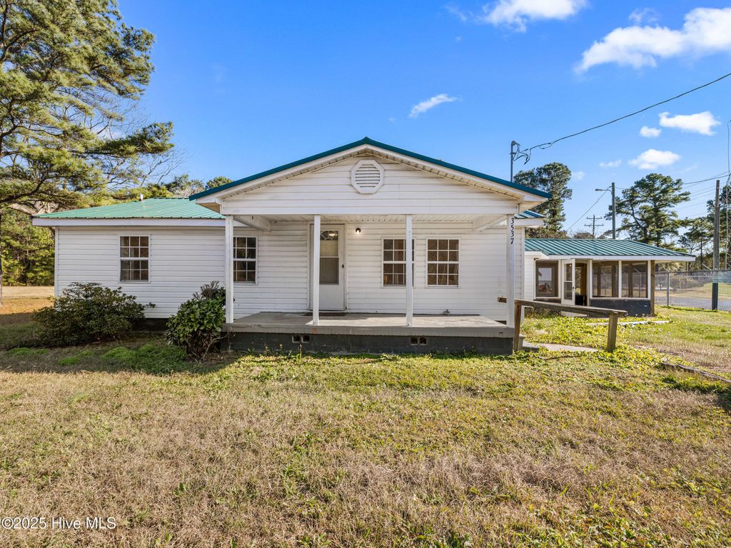 Photo of 3537 S Nc 11 Highway, Wallace, NC 28466 (MLS # 100545440)