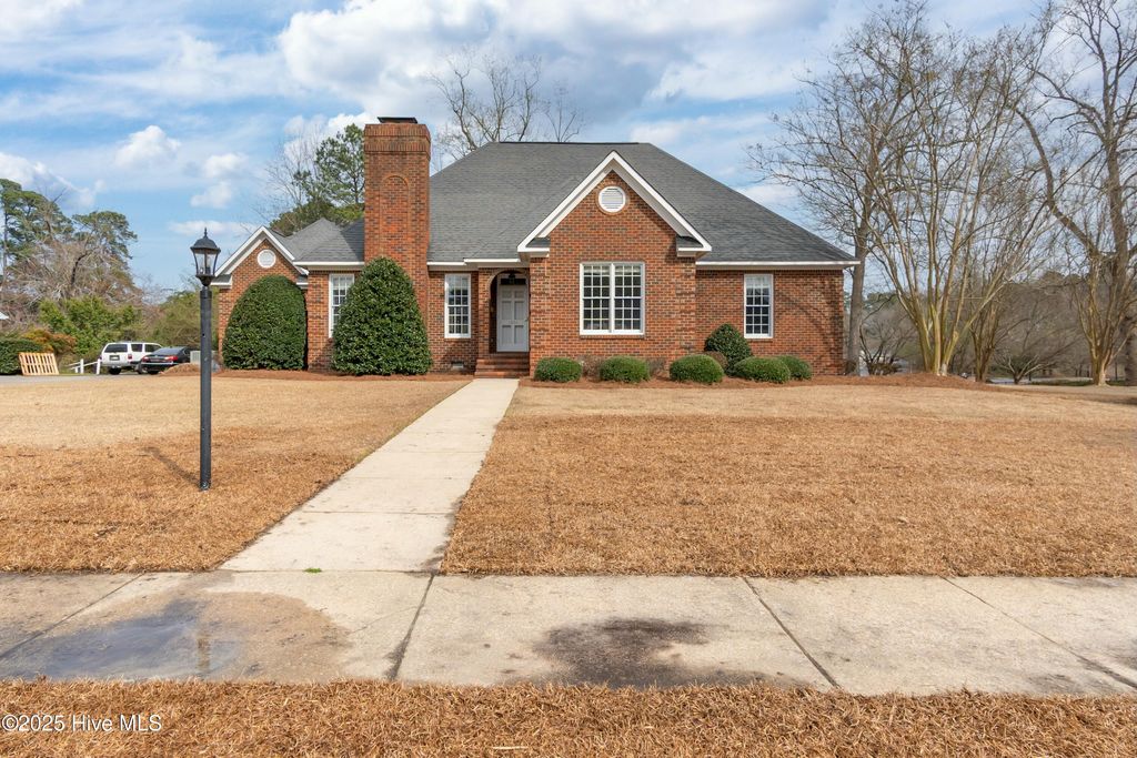 Photo of 1301 Par Drive, Kinston, NC 28504 (MLS # 100559325)