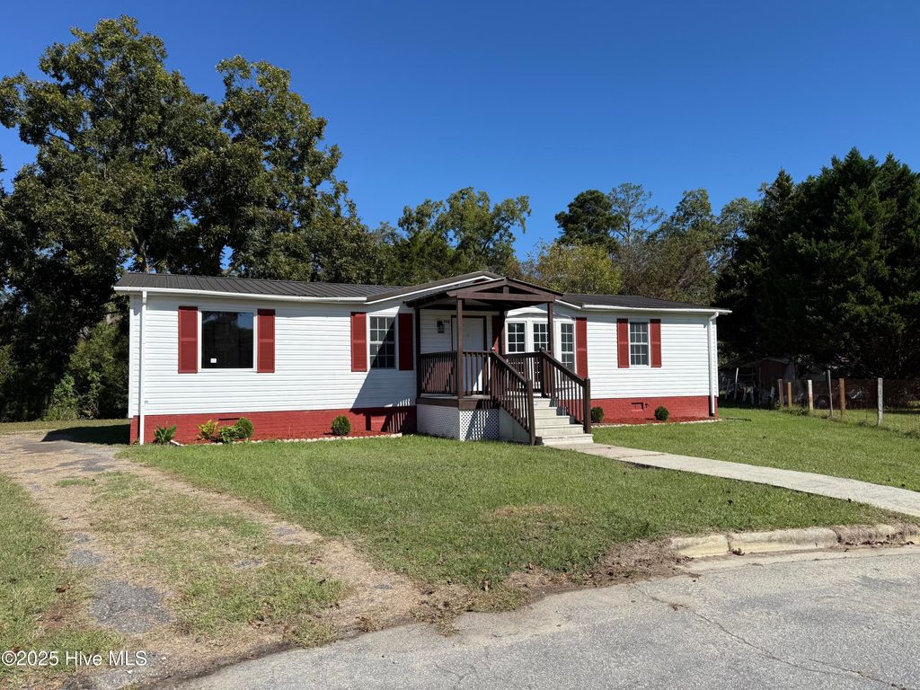 Photo of 300 Horace Ward Avenue, Windsor, NC 27983 (MLS # 100490525)