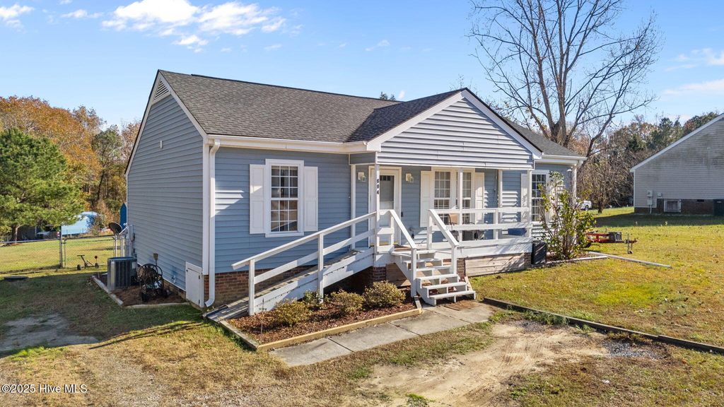 Photo of 604 Whitetail Lane, Clayton, NC 27527 (MLS # 100541365)