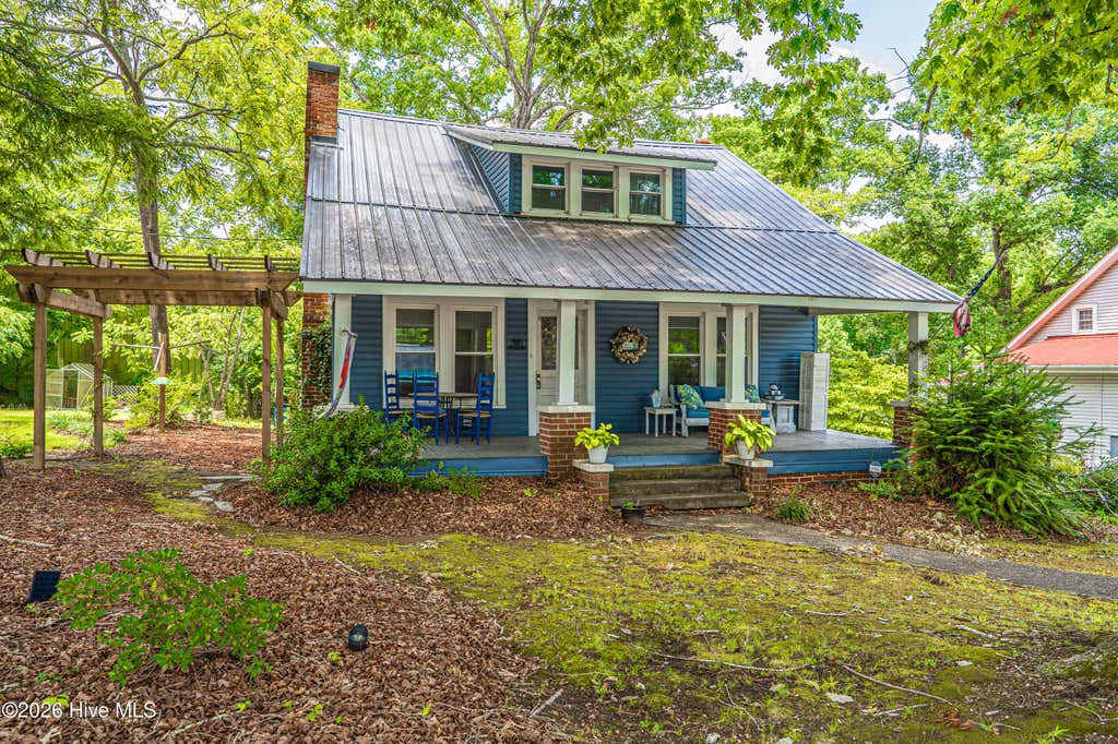 Photo of 131 N Middleton Street, Robbins, NC 27325 (MLS # 100591569)