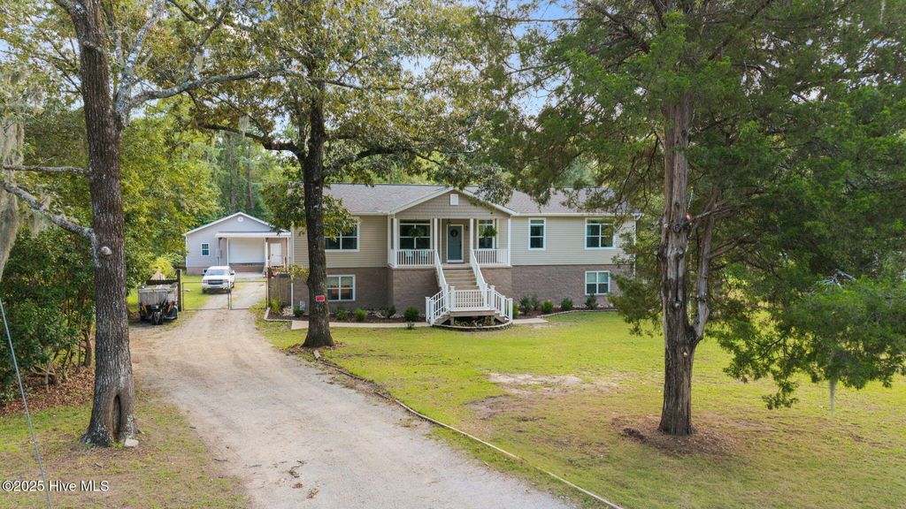 Photo of 425 Sand Ridge Road, New Bern, NC 28560 (MLS # 100530115)