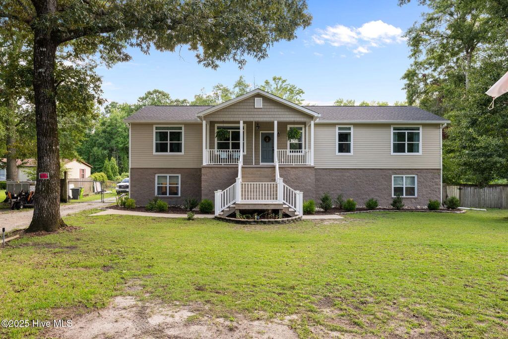 Photo of 425 Sand Ridge Road, New Bern, NC 28560 (MLS # 100530115)