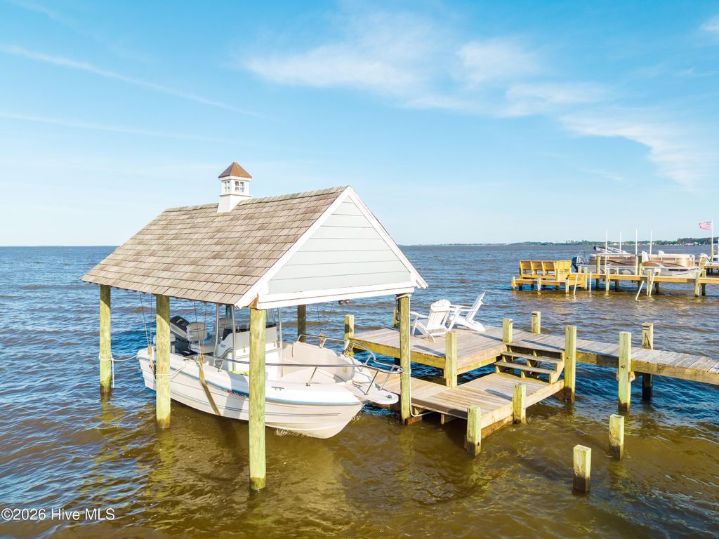 Photo of 178 Mariners Way, Moyock, NC 27958 (MLS # 100573952)