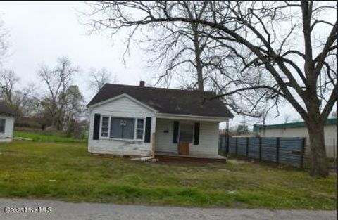 Homes For Sale - 106 E 4th Avenue<br/> Chadbourn, NC 28431