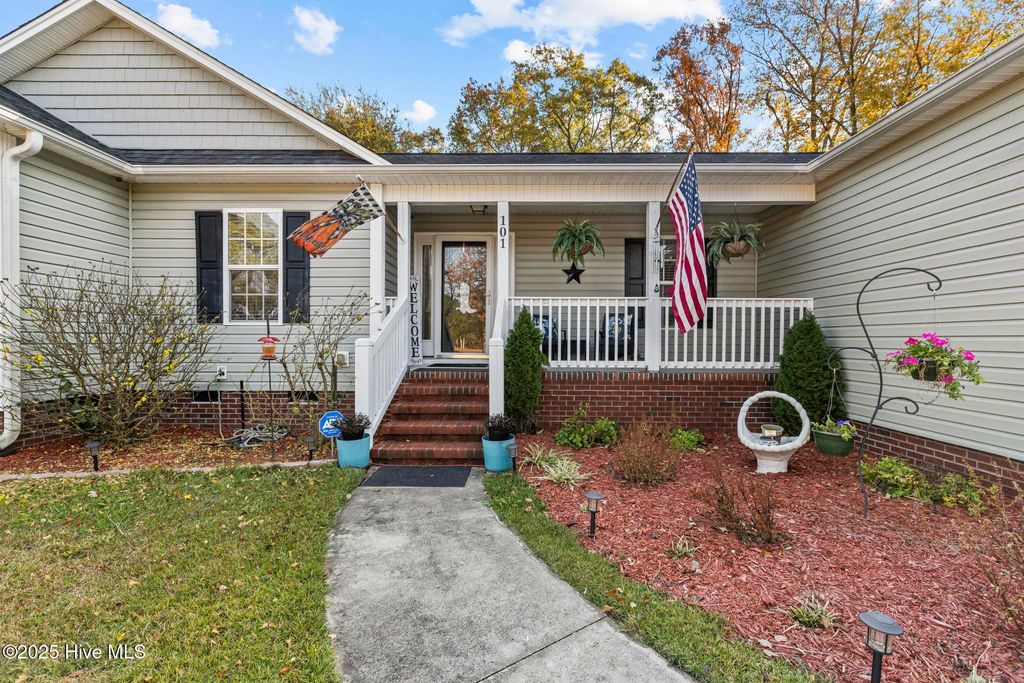 Photo of 101 Broadwater Drive, Jacksonville, NC 28540 (MLS # 100542595)