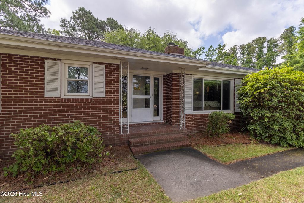 Photo of 603 W Queen Street, Edenton, NC 27932 (MLS # 100575550)
