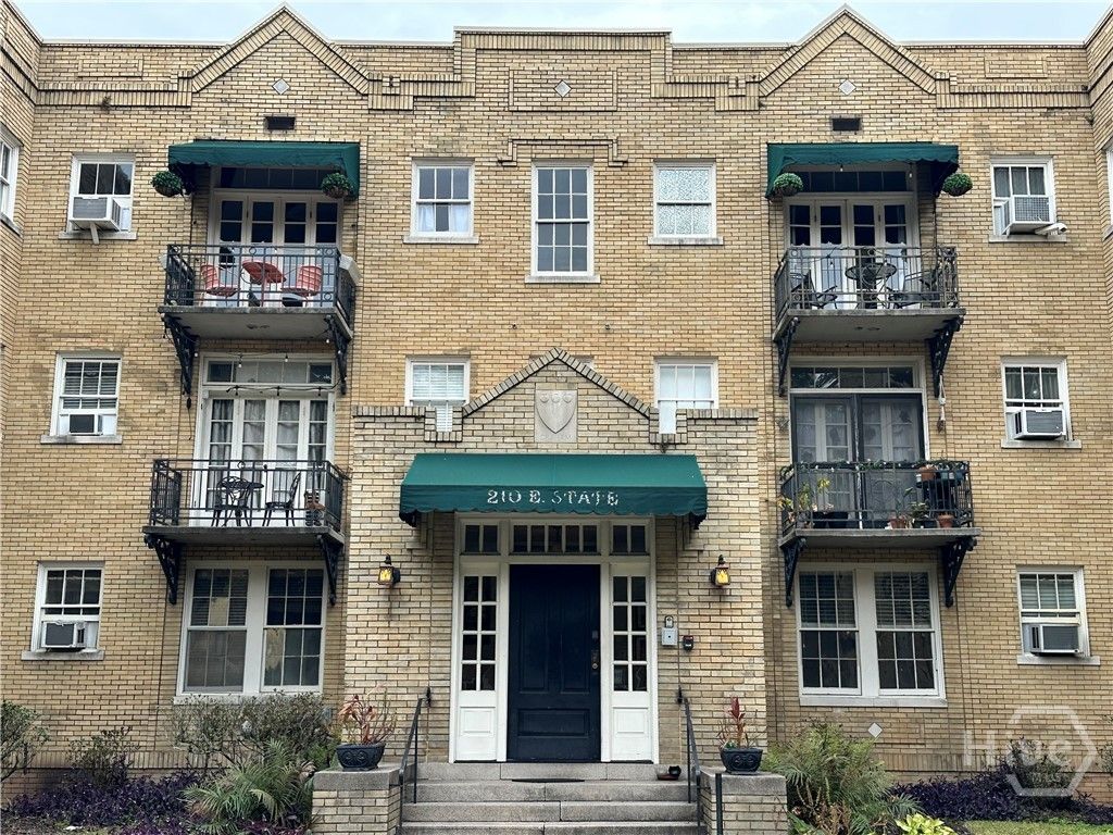 Photo of 210 E State Street, Savannah, GA 31401 (MLS # SA344777)