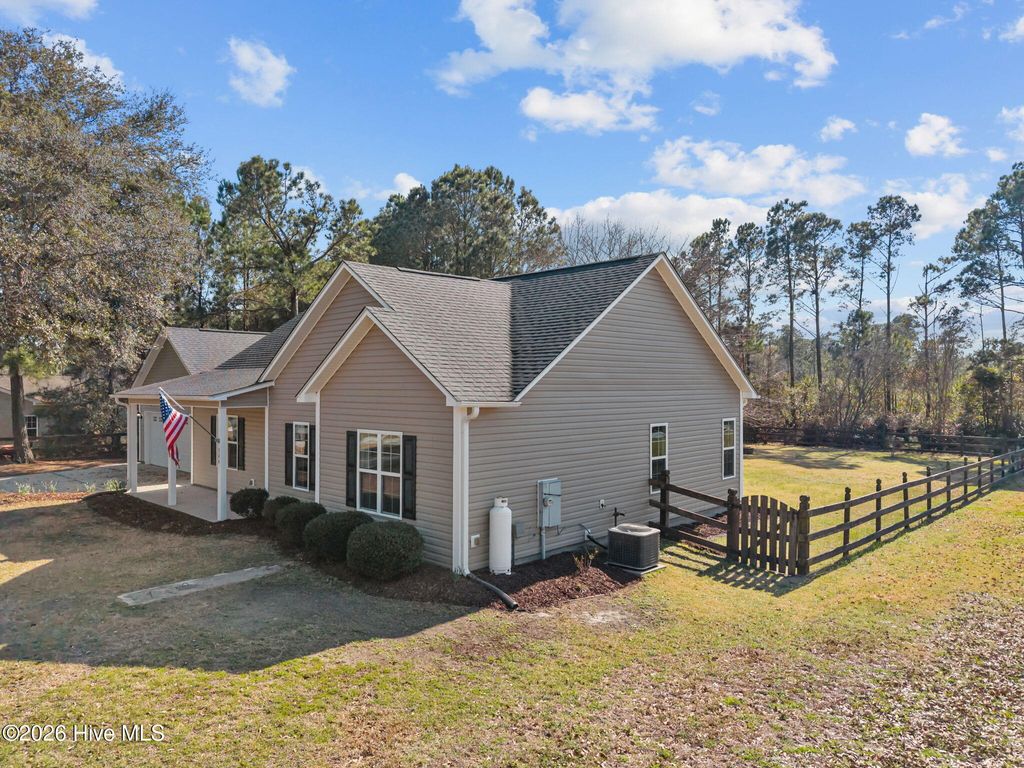 Photo of 366 Chadwick Acres Road, Sneads Ferry, NC 28460 (MLS # 100559497)