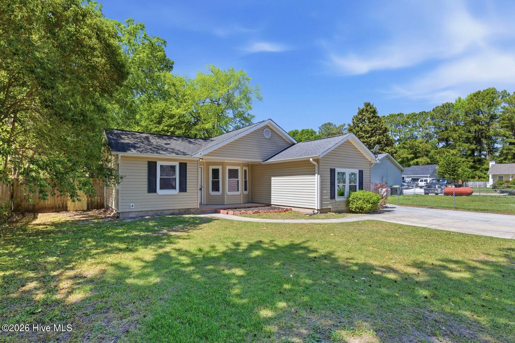 Photo of 1100 Shroyer Circle, Jacksonville, NC 28540 (MLS # 100568692)