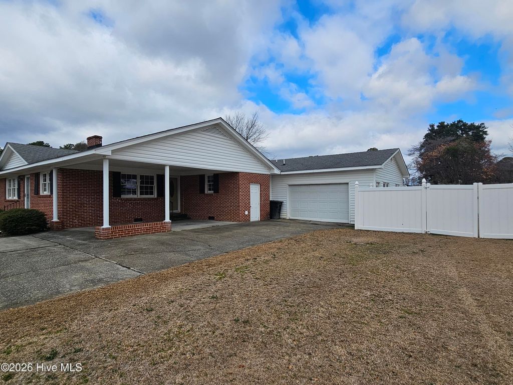 Photo of 309 Fairfax Street, Clinton, NC 28328 (MLS # 100556787)