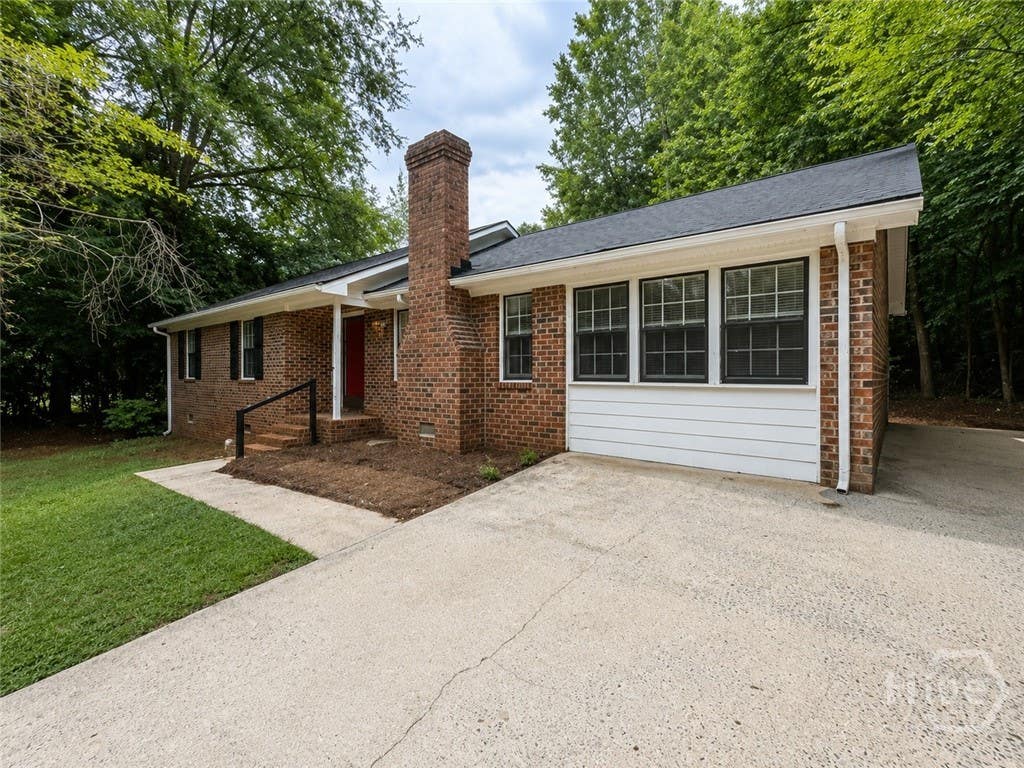 Photo of 175 Woodberry Court, Athens, GA 30605 (MLS # CL361427)
