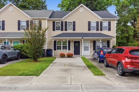 Townhouse For Sale - 105 Pisgah Court<br/> Jacksonville, NC 28546