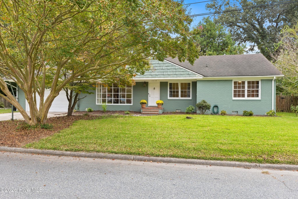 Photo of 1610 Crescent Drive, Elizabeth City, NC 27909 (MLS # 100608239)