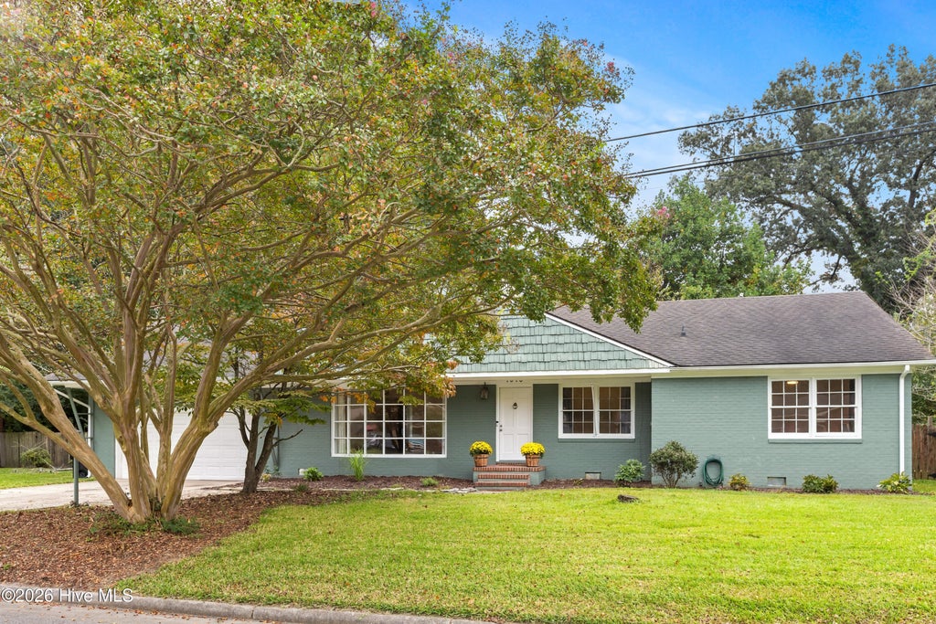 Photo of 1610 Crescent Drive, Elizabeth City, NC 27909 (MLS # 100608239)