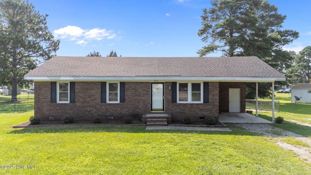 Photo of 304 Minshall Drive, Stantonsburg, NC 27883 (MLS # 100525781)