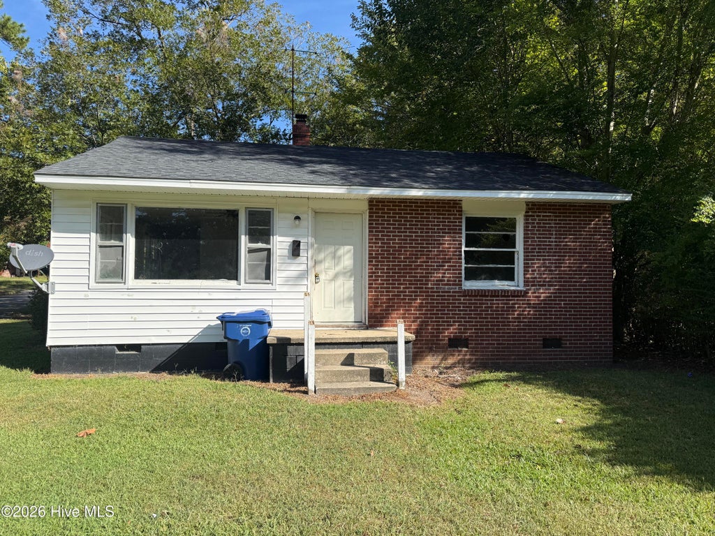 Photo of 800 Dixon Street, Kinston, NC 28501 (MLS # 100603859)