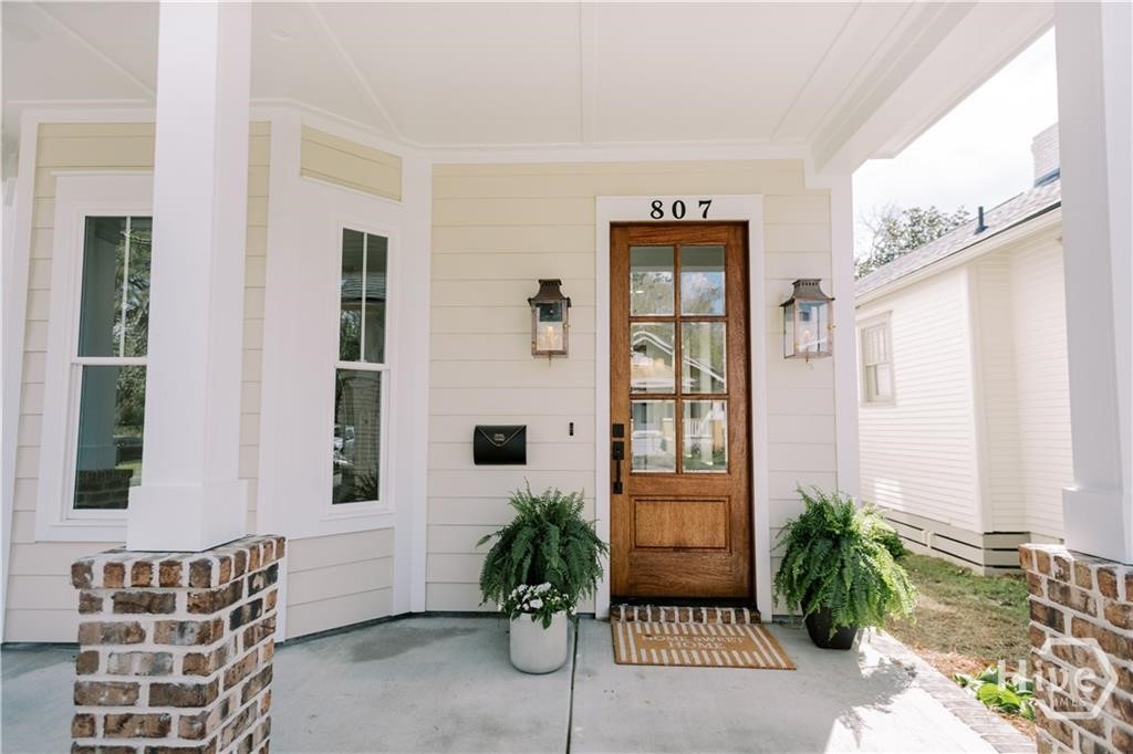 807 E 33rd
