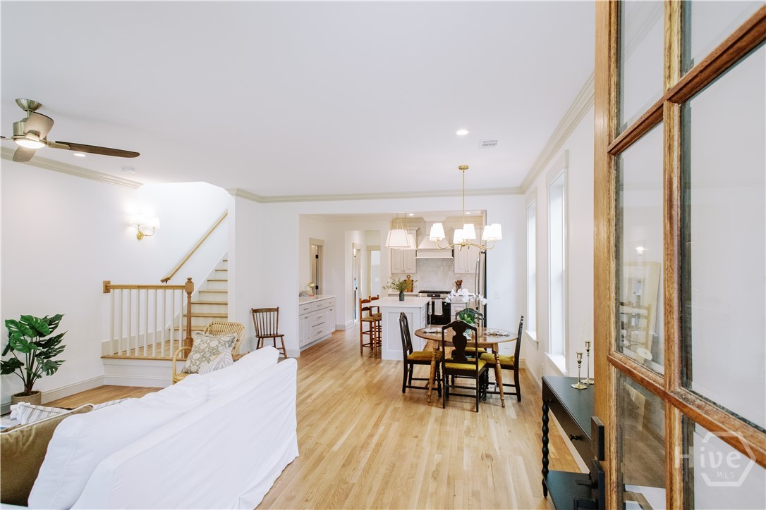 807 E 33rd