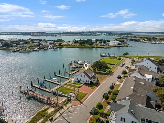 122 FRONT ST, BEAUFORT, NC 28516 - Image 54b61ca5a665a74a1bc2ec5a560416a1/3691159461