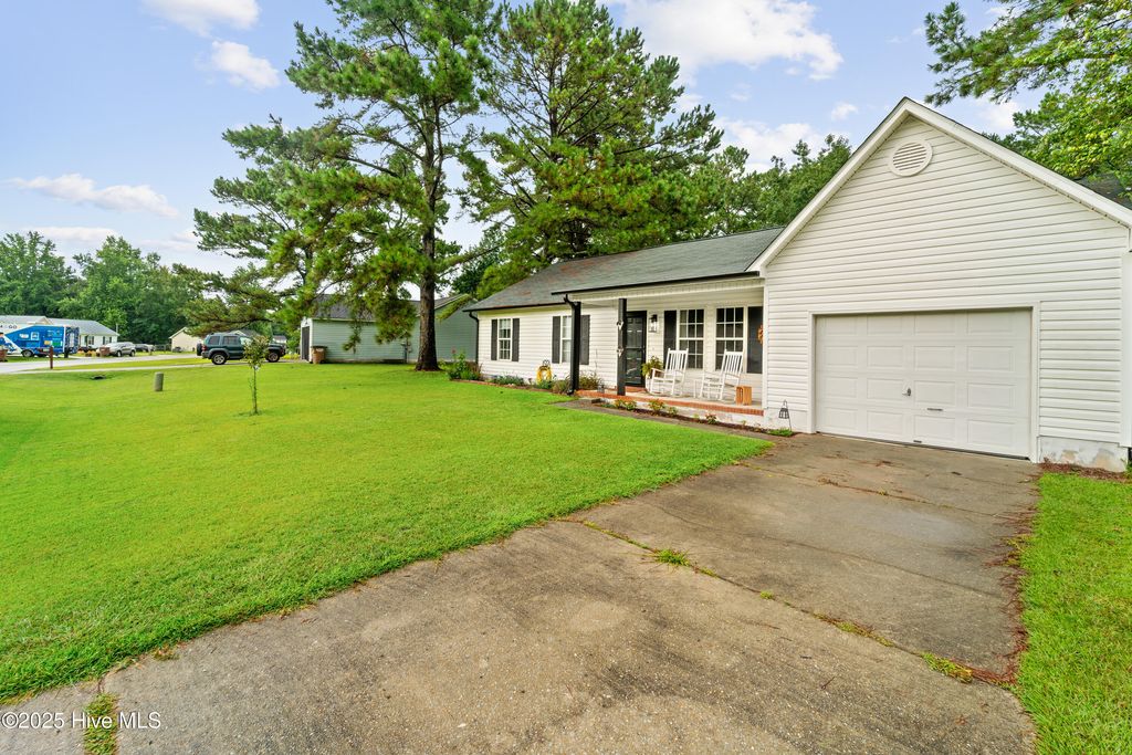 Photo of 128 Sweetwater Drive, Jacksonville, NC 28540 (MLS # 100527302)
