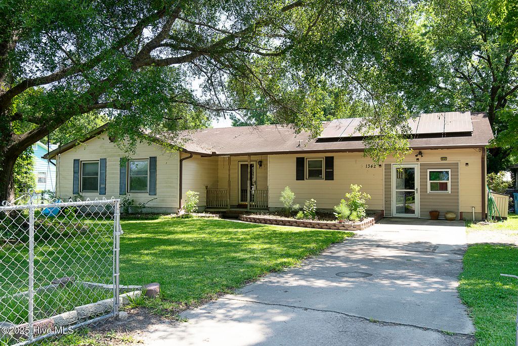 Photo of 1342 Old Maplehurst Rd Road, Jacksonville, NC 28540 (MLS # 100514114)