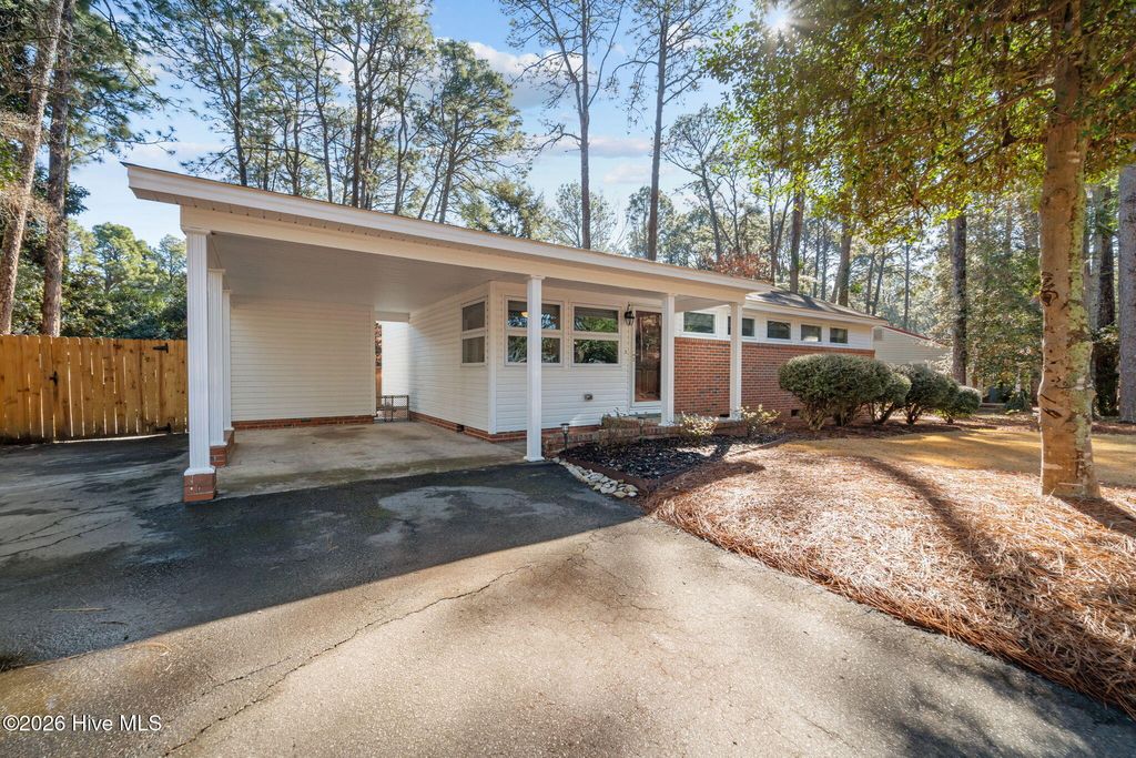 Photo of 401 Crestview Road, Southern Pines, NC 28387 (MLS # 100550571)