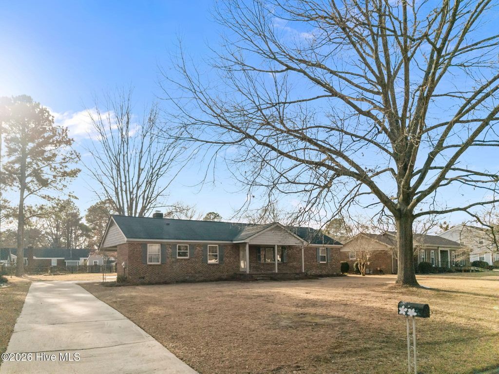 Photo of 1104 Crestview Drive, Tarboro, NC 27886 (MLS # 100552896)