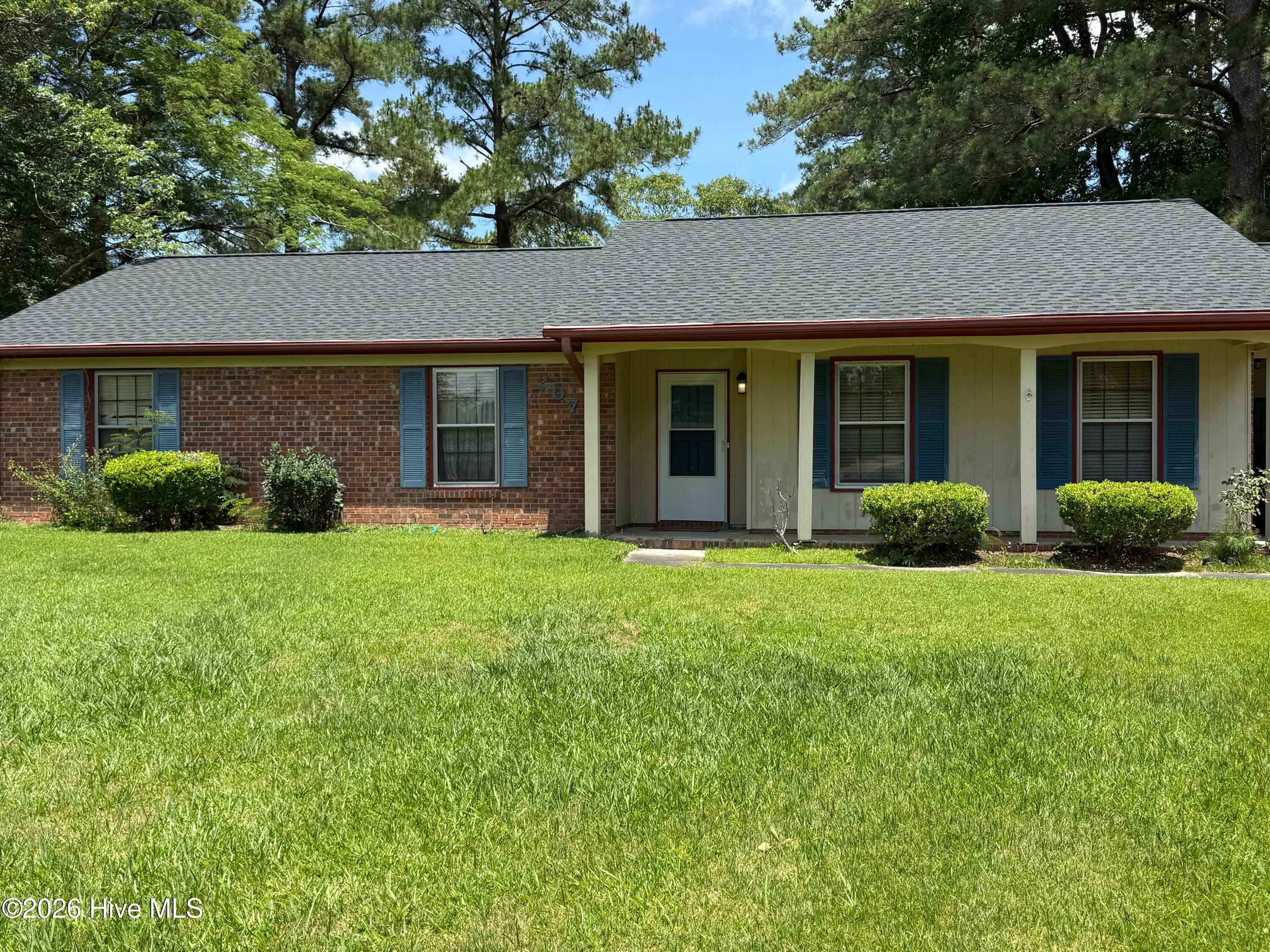 207 E Willowood Lane