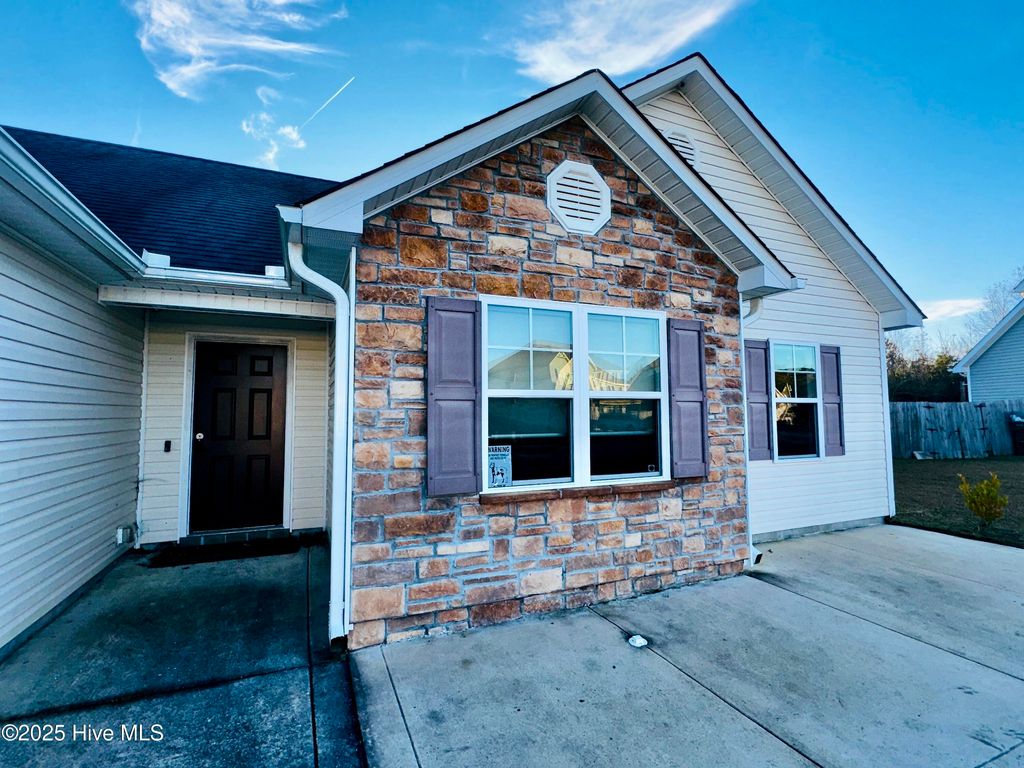 Photo of 211 Hidden Oaks Drive, Jacksonville, NC 28546 (MLS # 100545242)