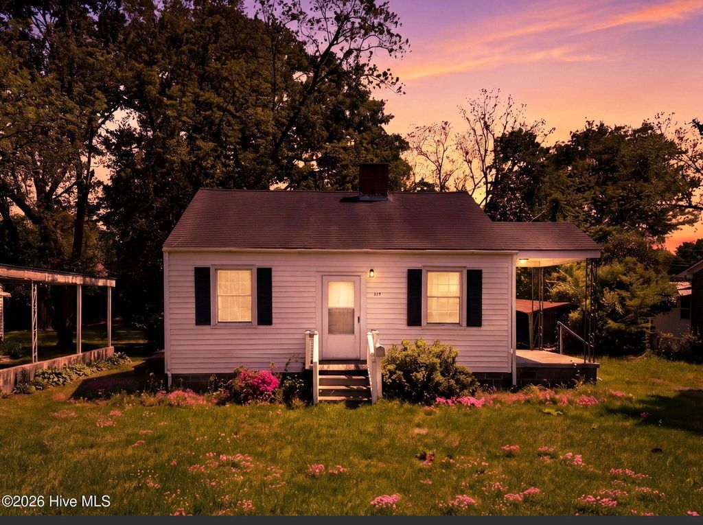 Photo of 519 National Court Drive, New Bern, NC 28560 (MLS # 100568626)