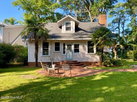 Homes For Sale - 940 White Lake Drive<br/> Bladen County, Elizabethtown, NC 28337