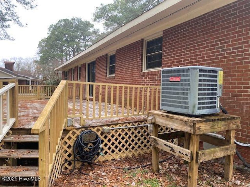 Photo of 123 Cedar Circle, Washington, NC 27889 (MLS # 100544441)