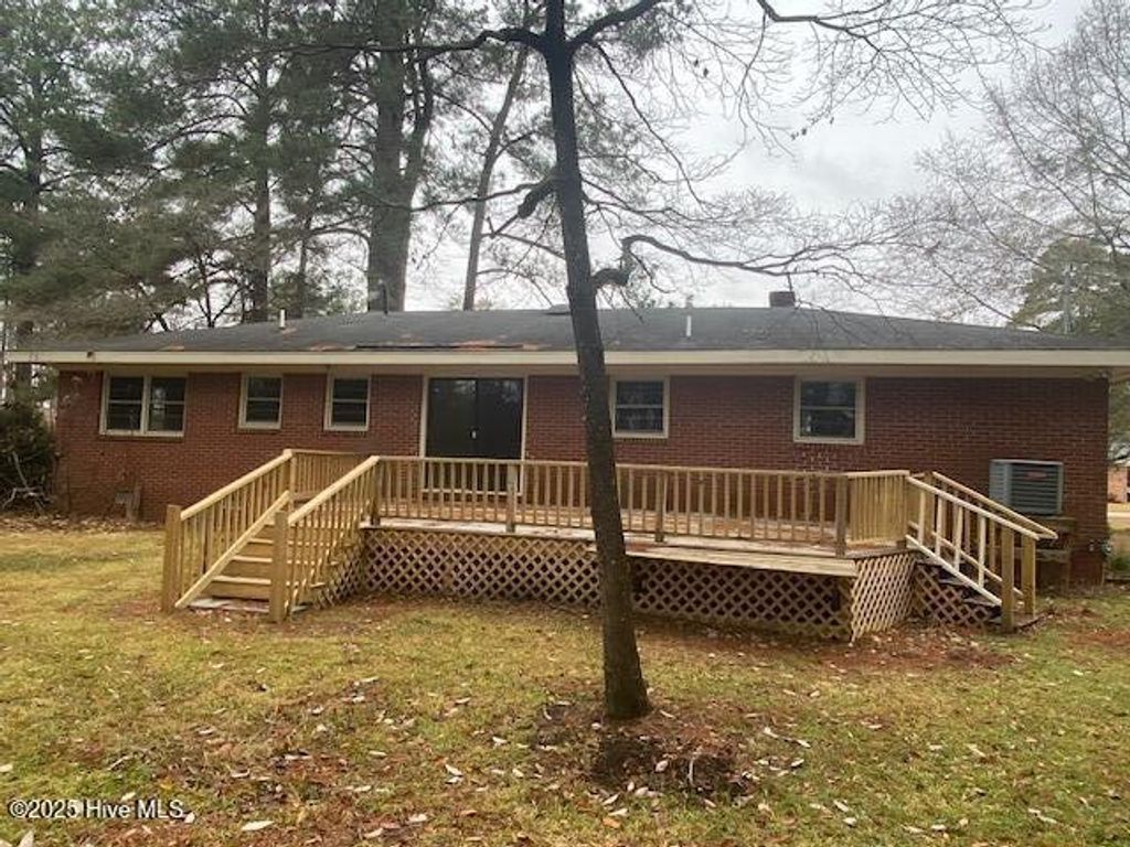 Photo of 123 Cedar Circle, Washington, NC 27889 (MLS # 100544441)