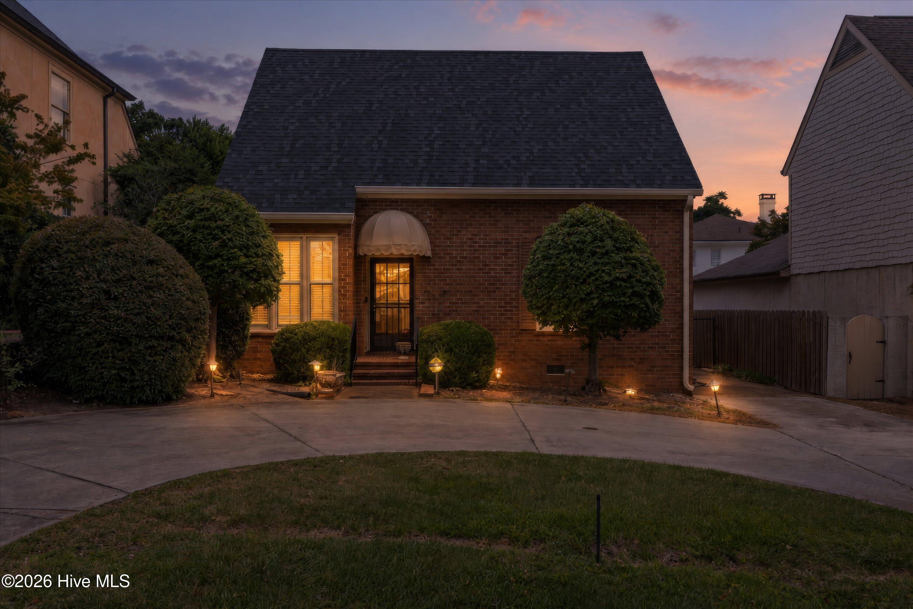 2129 Ansley Place W