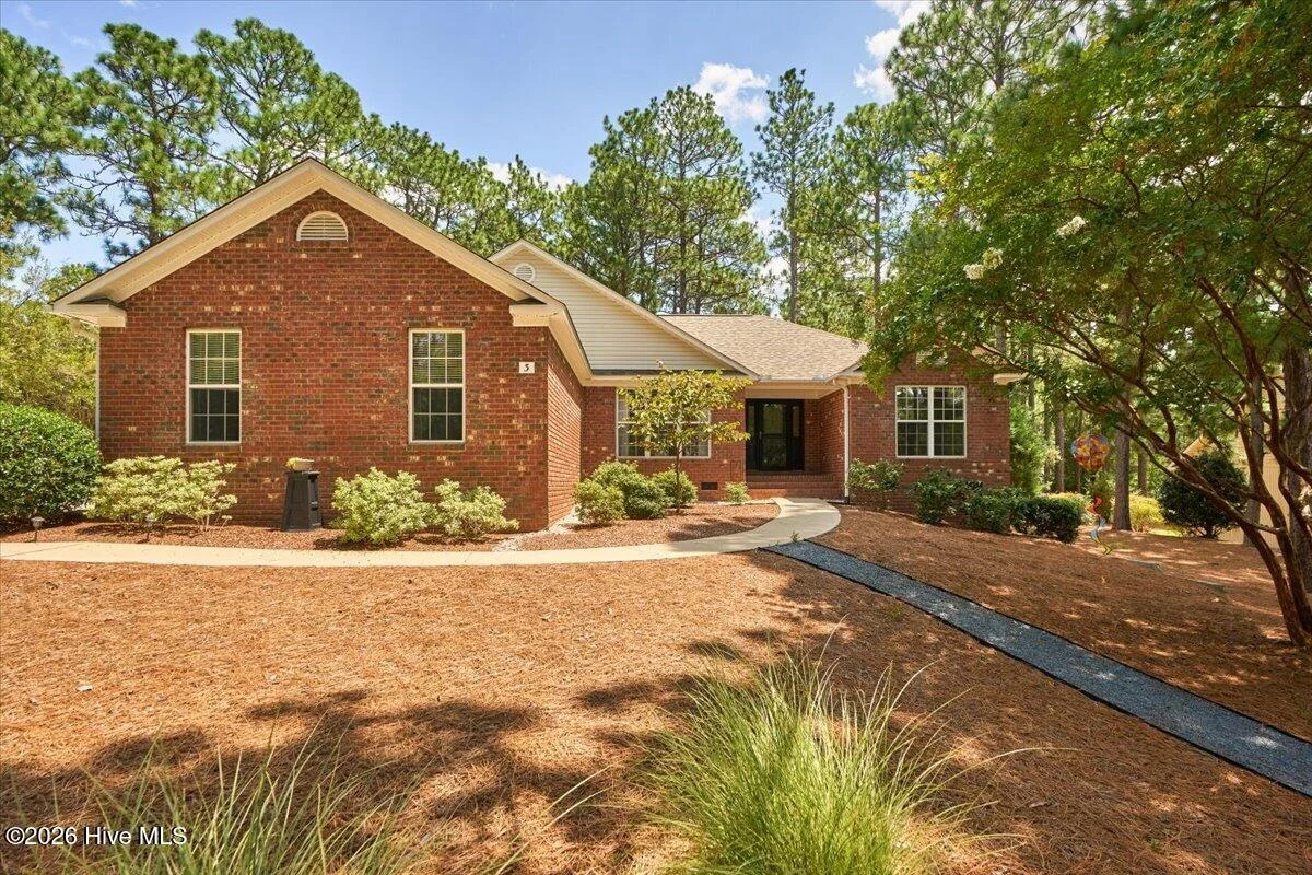 3 Oak Tree Lane