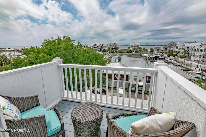 21 Keelson Row 9j (Captains Quarters)