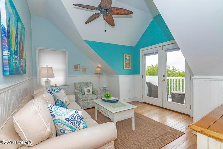 21 Keelson Row 9j (Captains Quarters)